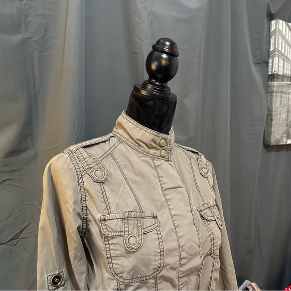 Women’s Jacket - Picture 3 of 8